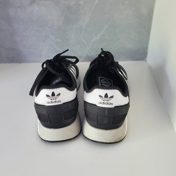 Men’s adidas shoes - Picture 3 of 3